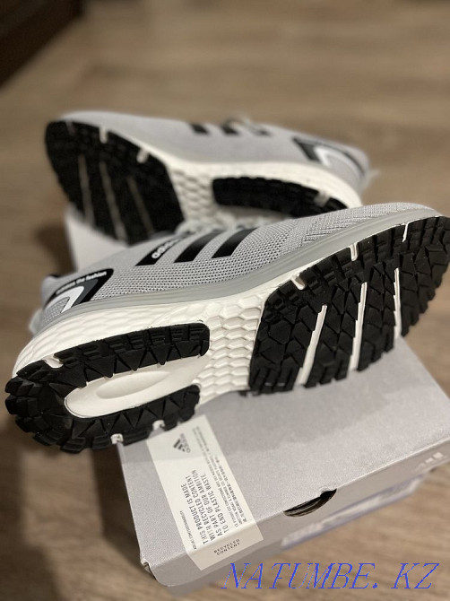 Срочно!! Дешево!! Кроссовки Адидас adidas. 39-40 размер (маломерят) Алматы - изображение 3