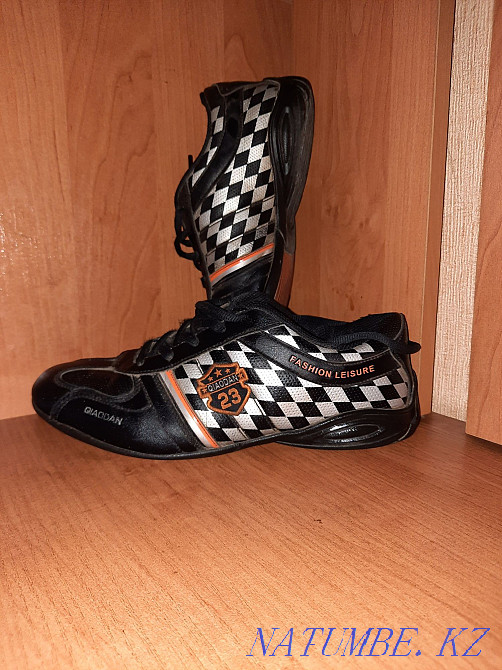 Весенне-летние кроссовки Усть-Каменогорск - изображение 1