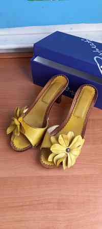 Туфли -сабо кожаные. Цвет желтый. Almaty