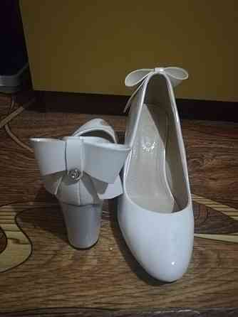 Продам свадебные туфли в отличном состоянии 37размер Балыкши