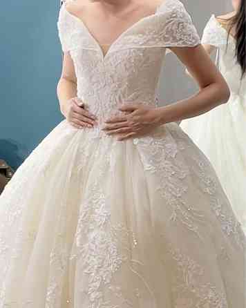 Итальянское свадебное платье бренда Demetrios Almaty