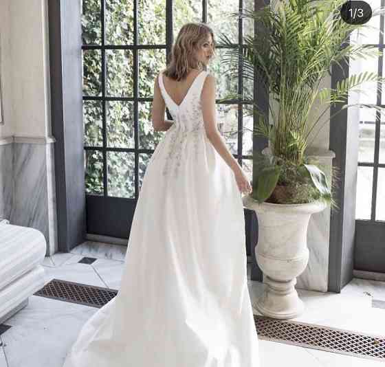 Продам шикарное свадебное платье Астана