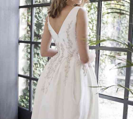 Продам шикарное свадебное платье Astana
