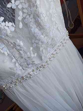 Продам элегантное свадебное платье Shahtinsk
