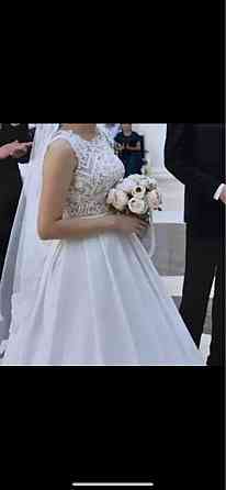 Свадебное платье и накидка с орнаментами Oral