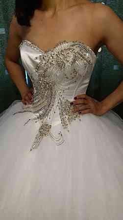 Продам красивое свадебное платье Уральск