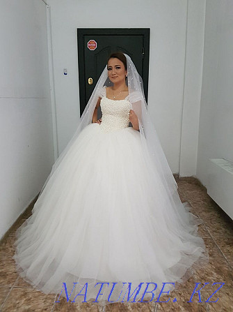 Продам свадебное платье Алматы - изображение 4