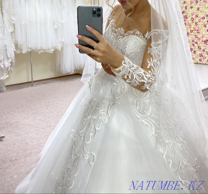 Sell wedding dress  - photo 1