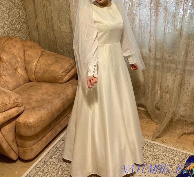 продам свадебное платье с камзолом Уральск - изображение 3