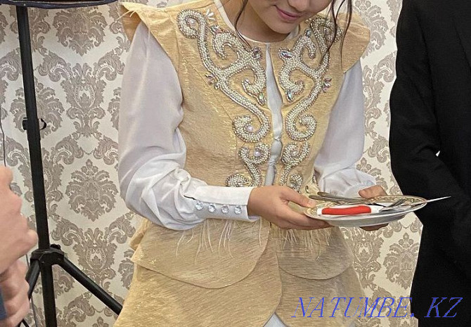 продам свадебное платье с камзолом Уральск - изображение 1