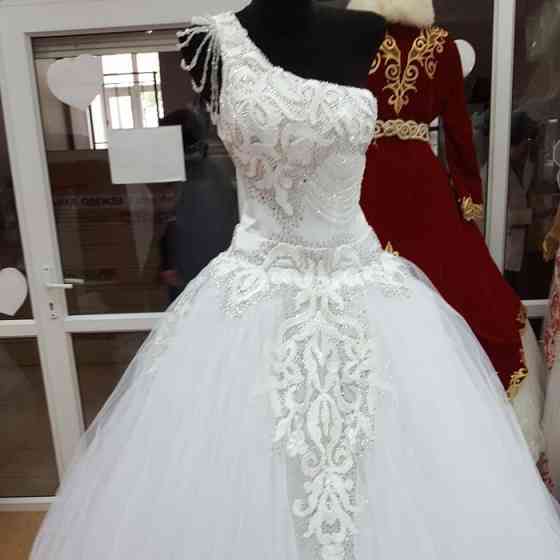 Новое свадебное платье на одной лямке Aqtobe