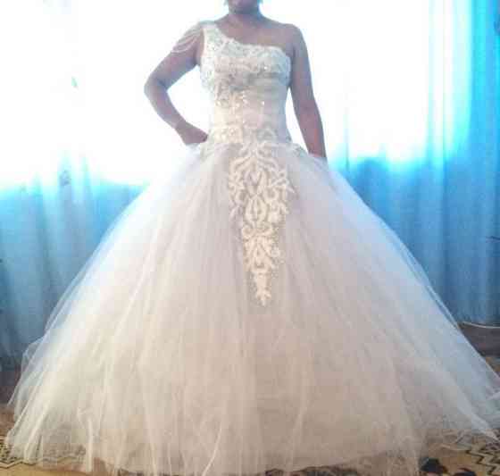 Новое свадебное платье на одной лямке Актобе