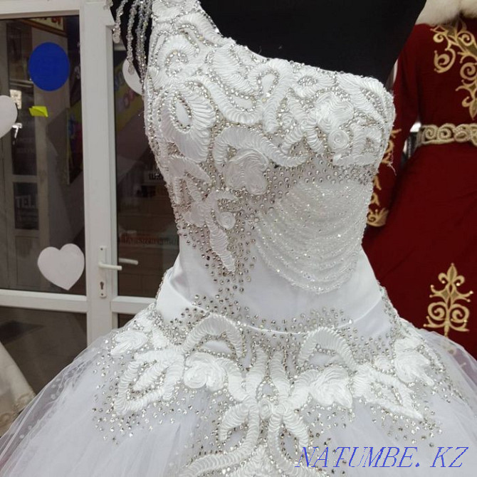 Новое свадебное платье на одной лямке Актобе - изображение 2