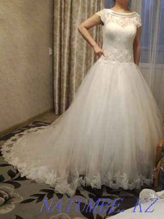 Свадебное платье 20 000 тенге. Торг Караганда - изображение 1