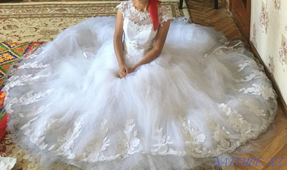 Срочно продам свадебные платья Мухаметжан Туймебаева - изображение 1
