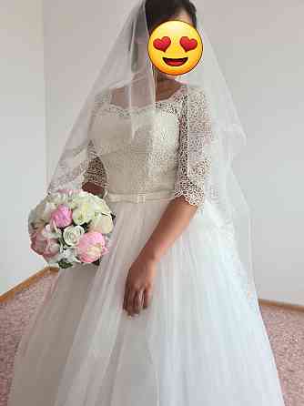Свадебное платье размер 46,48 продаю за 40000  Өскемен