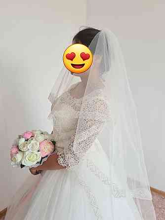 Свадебное платье размер 46,48 продаю за 40000 Ust-Kamenogorsk