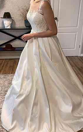 Свадебное дизайнерское платье с шлейфом Almaty