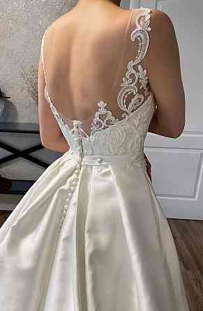 Свадебное дизайнерское платье с шлейфом Алматы