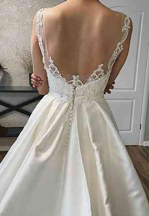 Свадебное дизайнерское платье с шлейфом Алматы