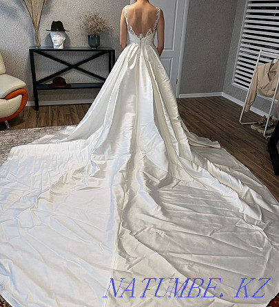 Свадебное дизайнерское платье с шлейфом Алматы - изображение 5
