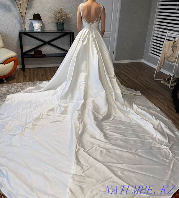 Свадебное дизайнерское платье с шлейфом Алматы - изображение 5