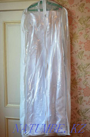 Свадебное атласное платье Алматы - изображение 3