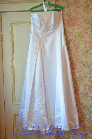 Свадебное атласное платье Алматы - изображение 4