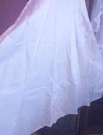 Продаётся белоснежное красивое свадебное платье Shchuchinsk