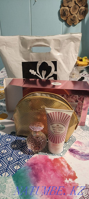 Парфюм в наборе, с лосьоном для тела, новый Алматы - изображение 5