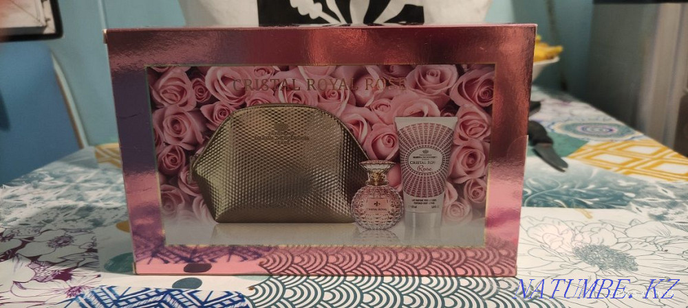 Парфюм в наборе, с лосьоном для тела, новый Алматы - изображение 1