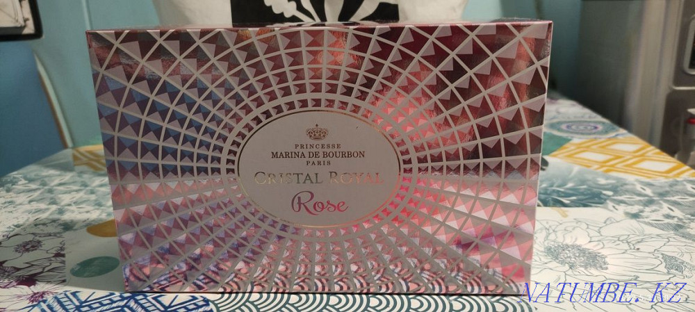 Парфюм в наборе, с лосьоном для тела, новый Алматы - изображение 2