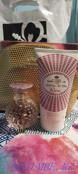 Парфюм в наборе, с лосьоном для тела, новый Алматы - изображение 4