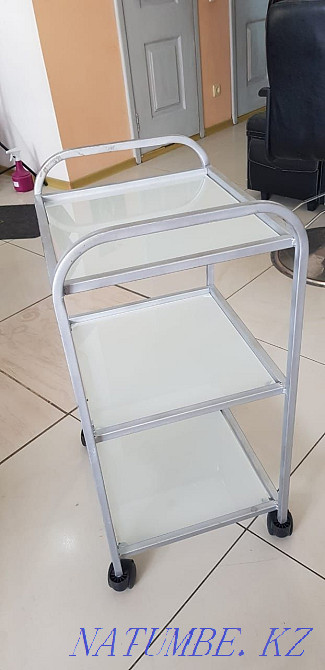 Столик 15000 тг. Хороший помощник для любой работы. Усть-Каменогорск - изображение 1