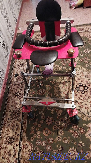 Walker for invalids of a chipboard.  - photo 1