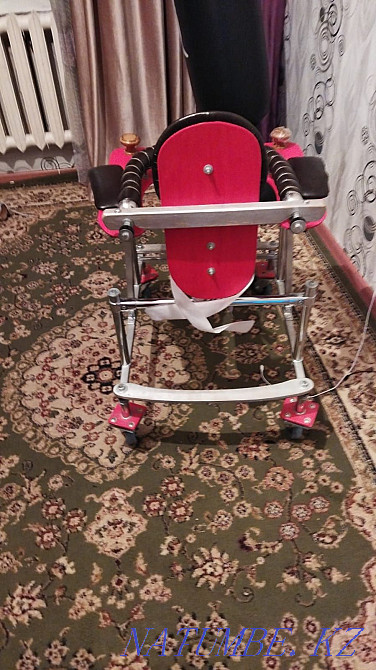 Walker for invalids of a chipboard.  - photo 3