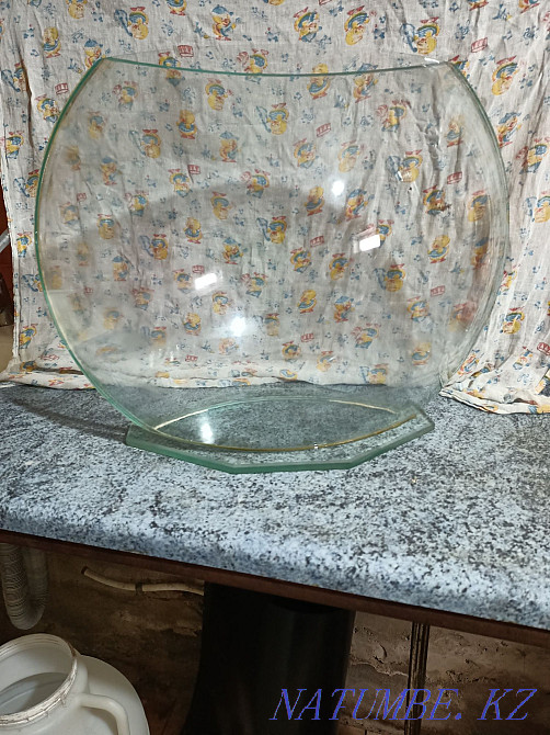 Продам аквариум для рыбок в хорошем состоянии не протекает компактный Уральск - изображение 1