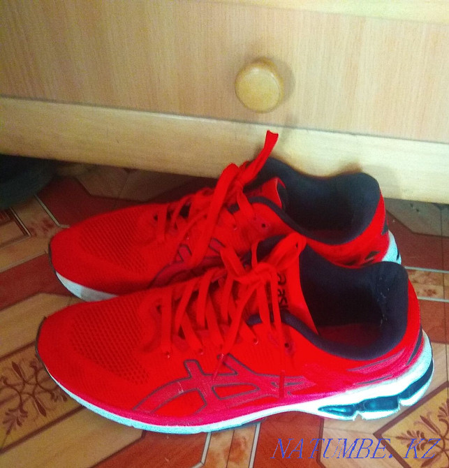Ерлерге арналған кроссовки сатамын 4000тг  Екібастұз - изображение 1