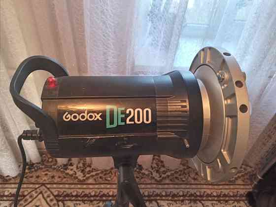 Вспышка студийная Godox DS200 