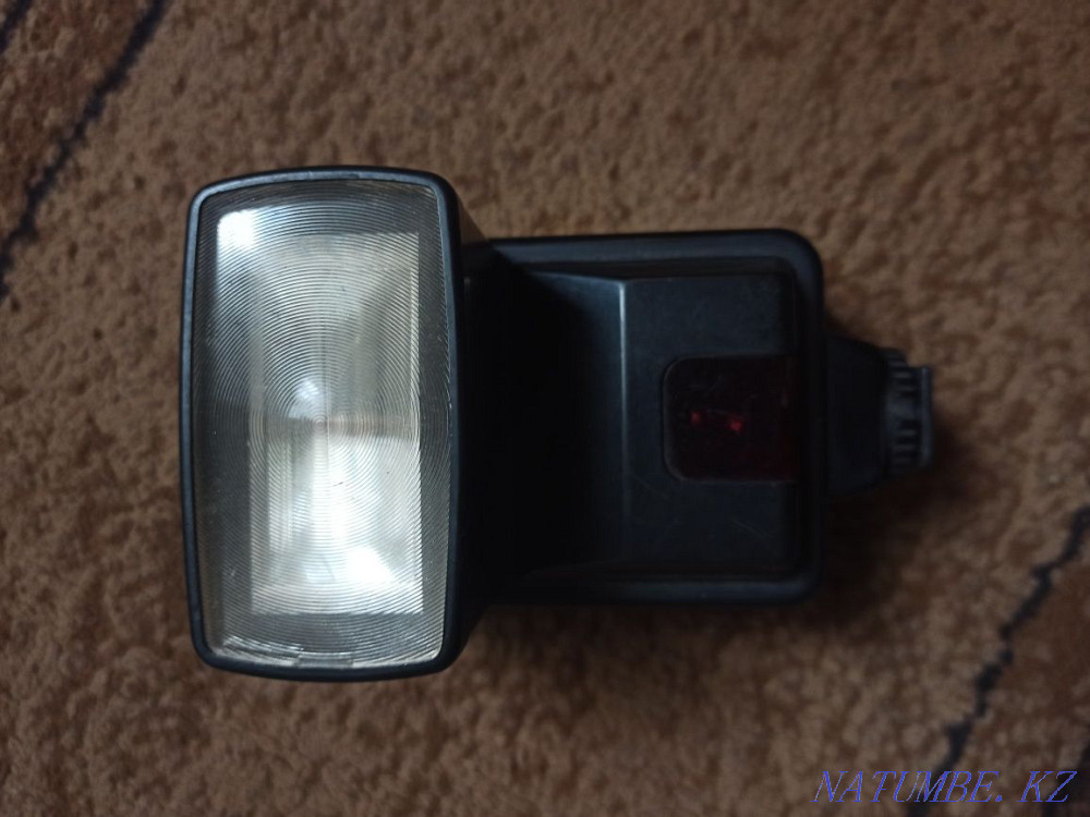 Продам вспышку на фотоаппарат Алматы - изображение 1