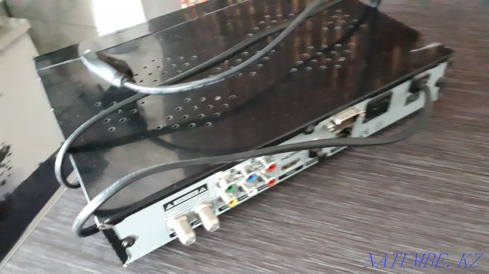Ресивер спутниковый SVEC HD800, б/у, в отличном состоянии . Талдыкорган - изображение 3