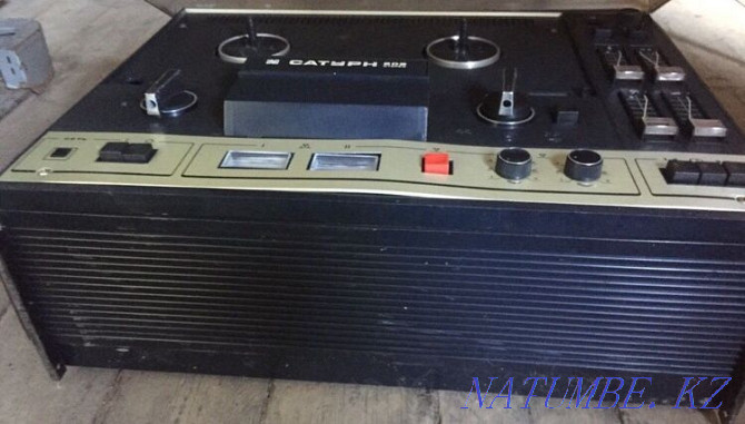 Reel-to-reel tape recorder USSR Saturn Ekibastuz - photo 1