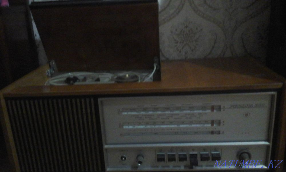 I will sell a radio tape recorder "Record 301" ( USSR) Ust-Kamenogorsk - photo 1