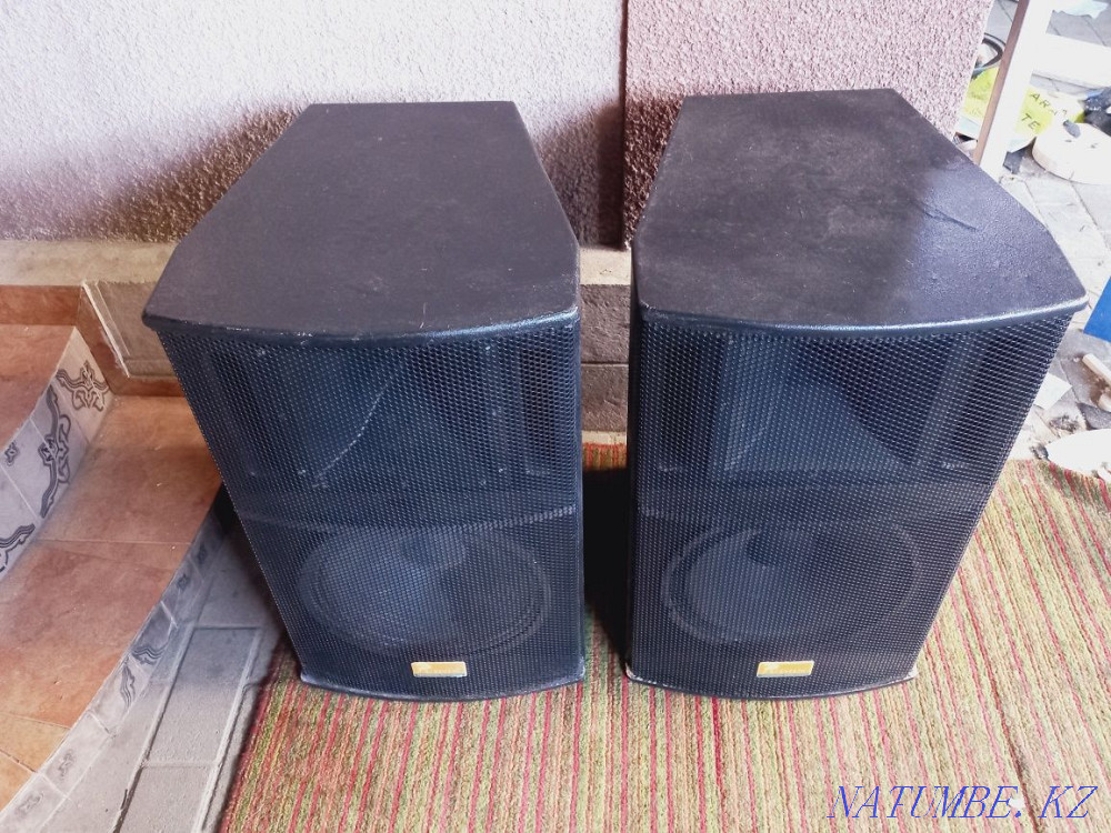 Продам или обменяю на тарелки две колонки динамики 15 дюйма behringer Алматы - изображение 3