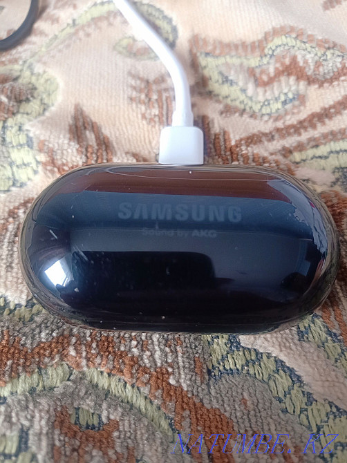 Samsung 6+boots included earphones only  - photo 1