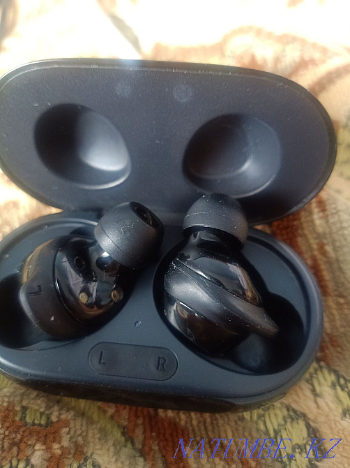 Samsung 6+boots included earphones only  - photo 3
