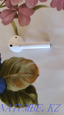 Sell left ear and right ear from Airpods 2 Astana - photo 2