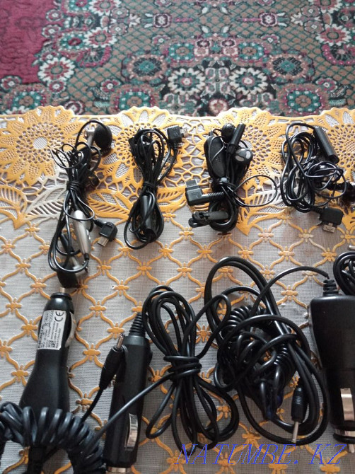 Зарядки, шнуры, наушники и др. Бу и новое. Есик - изображение 1