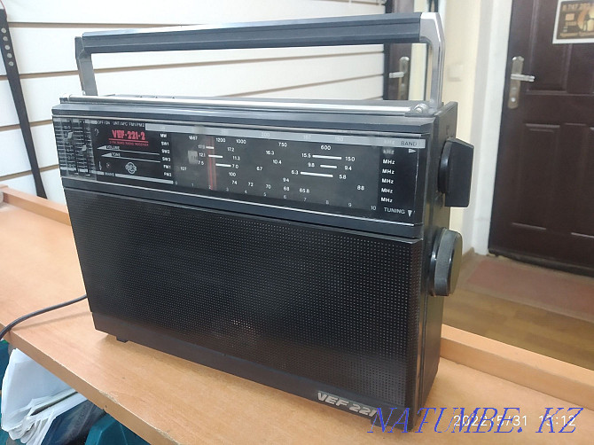 Selling radio. Soviet production.  - photo 2