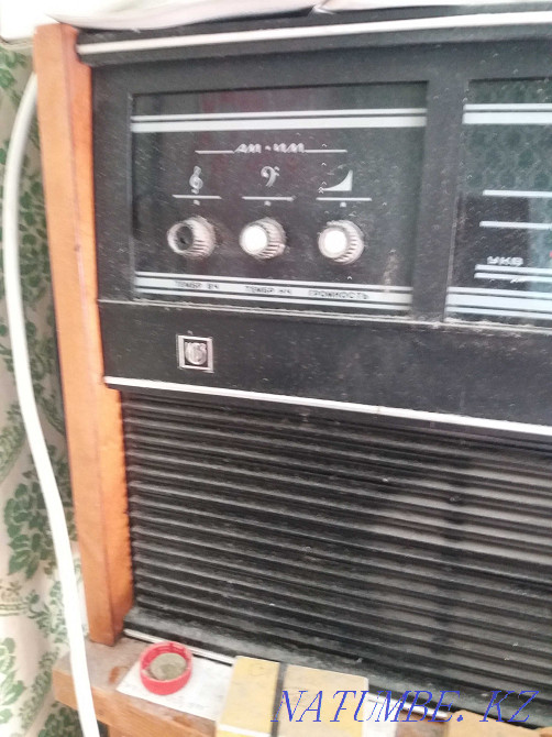 Продам Радио Сириус 311 с проигрывателем Пластинок виниловых Муткенова - изображение 3